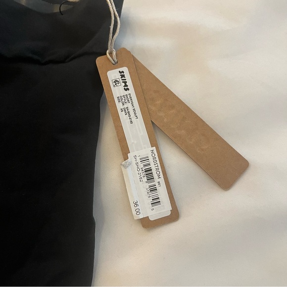 NEW SKIMS EVERYDAY SCULPT HIGH-WAISTED MID THIGH SHORT XS ONYX - Picture 5 of 7